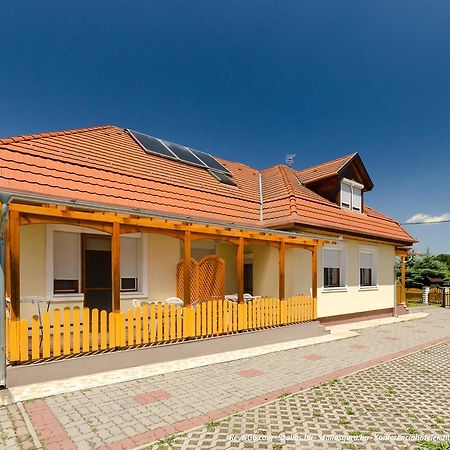 Barbara Apartmanhaz เคฮีดาคุชทานี ภายนอก รูปภาพ